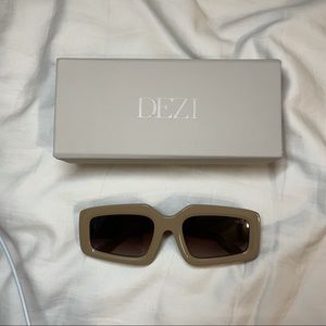 dezi read the room sunglasses in clay